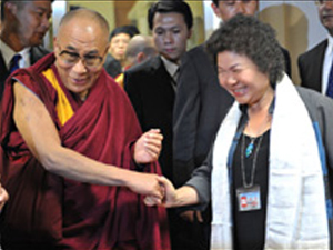 達賴喇嘛與南部縣市首長餐敘 捐款50000美金救助災民