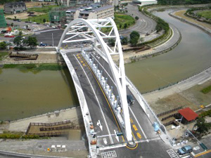 益群橋開通，高大、翠屏房市一路衝